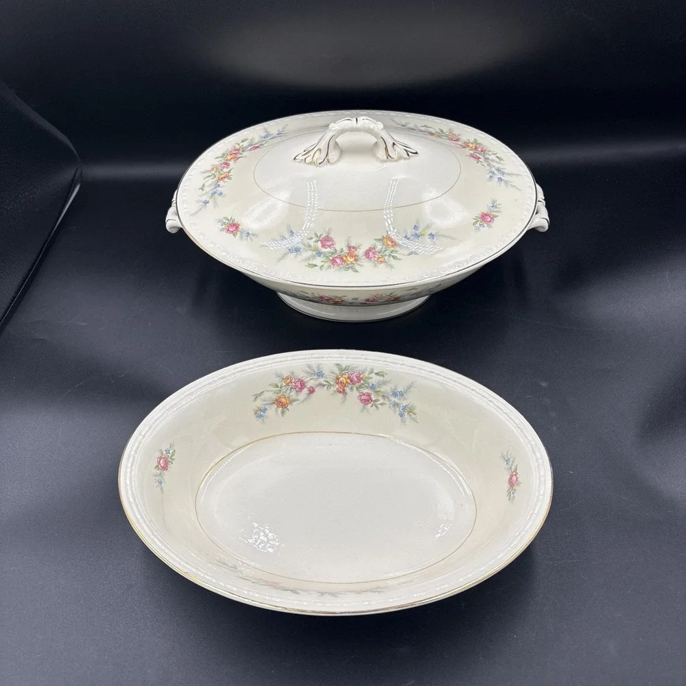 Homer Laughlin GEORGIAN  EGGSHELL Roses Covered Casserole + Oval Serving Bowl